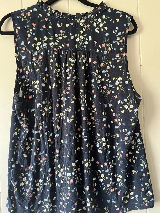 41 Hawthorn Navy Floral Ruffle-Trim Sleeveless Blouse - Picture 7 of 8
